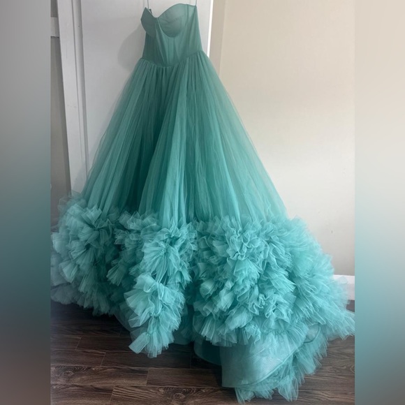 Sea foam green gown - Picture 8 of 10